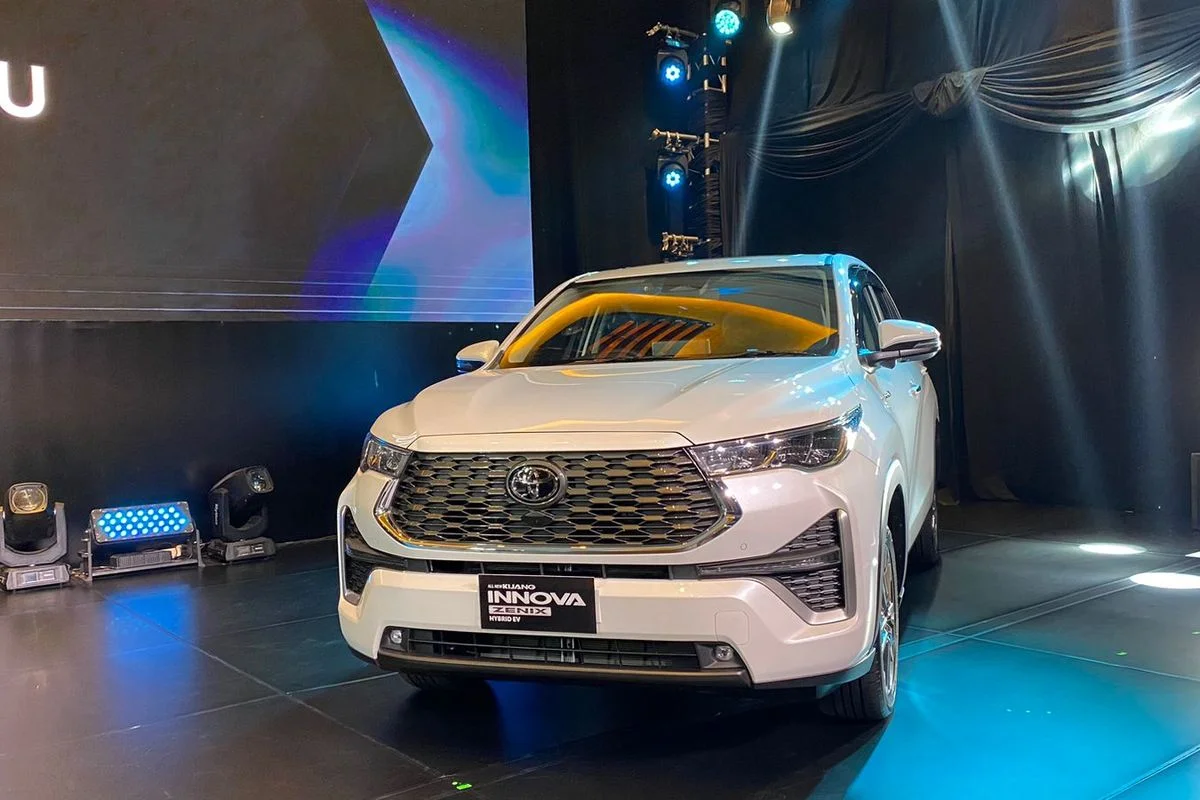Harga Innova Zenix: Panduan Memilih Varian Bensin dan Hybrid