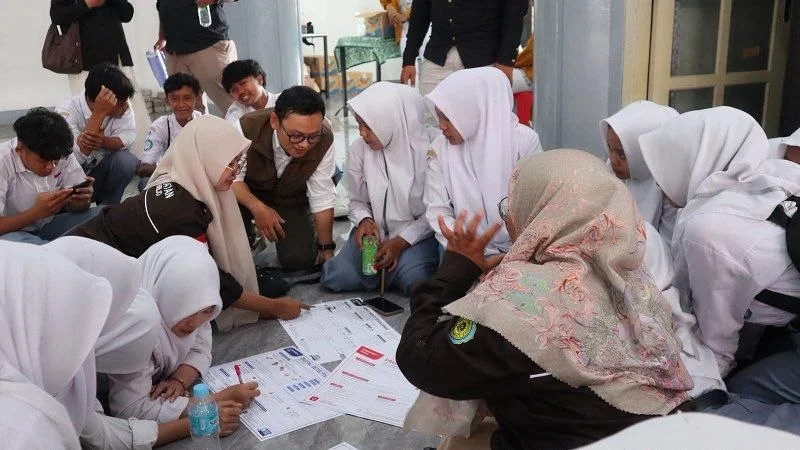 Mengubah Gadget Jadi Kelas Belajar: Tugas Baru Sekolah dan Orang Tua