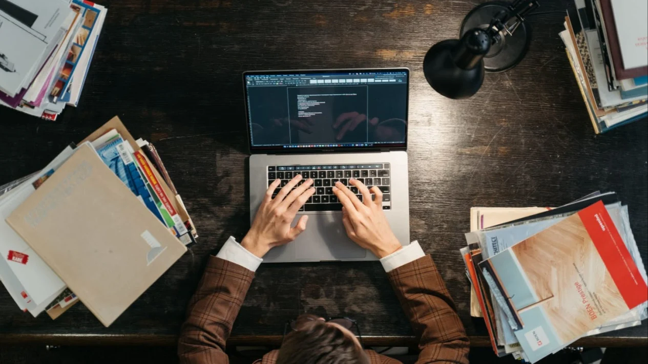 Panduan Memilih Laptop Awal Karier yang Tahan Lama
