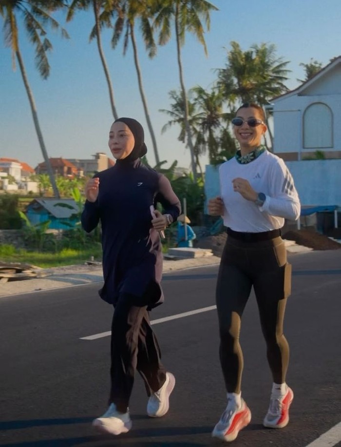 Gaya Hijab Sporty untuk Petualangan Outdoor ala Selebriti