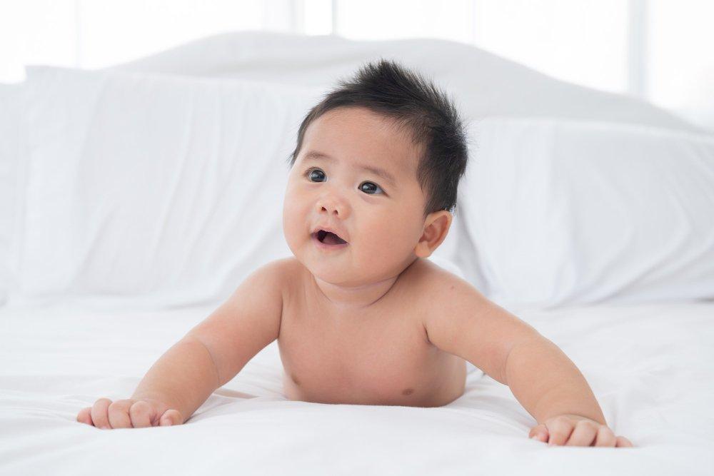 Posisi Tidur Bayi yang Aman: Telentang, Miring, dan Tummy Time