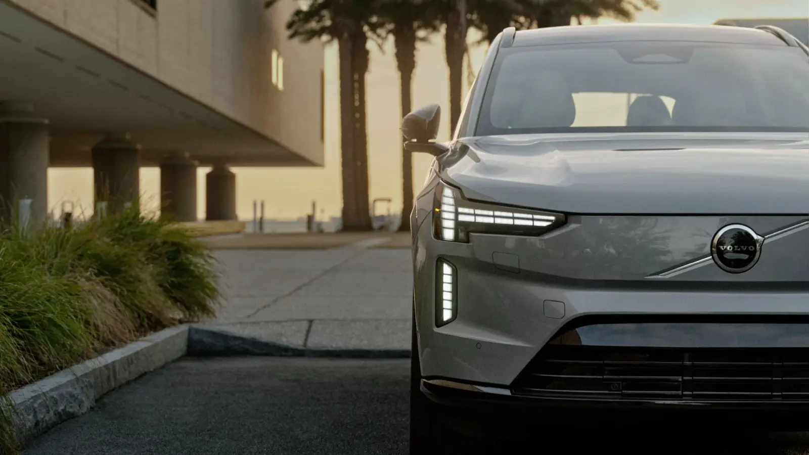Volvo EX90 dan ES90: Serangan Sunyi di Segmen Mobil Listrik Premium