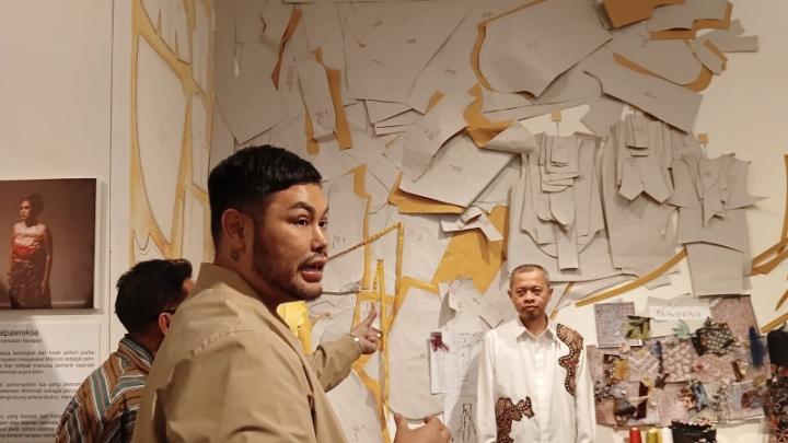 Dua Dekade Lebih Desainer Ivan Gunawan: Sketsa, Pola, dan Warisan Budaya