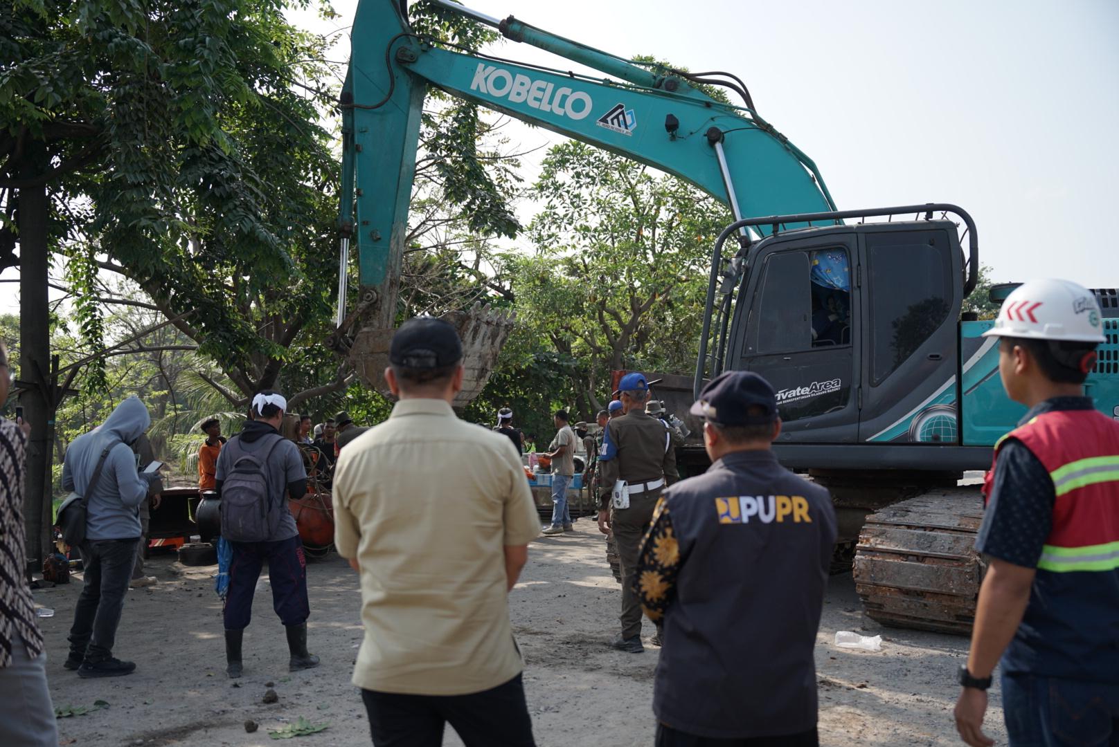 Bangunan Liar Dibongkar di Akses Tol Karawang: Menata Lalu Lintas dan Ketaatan Tata Ruang
