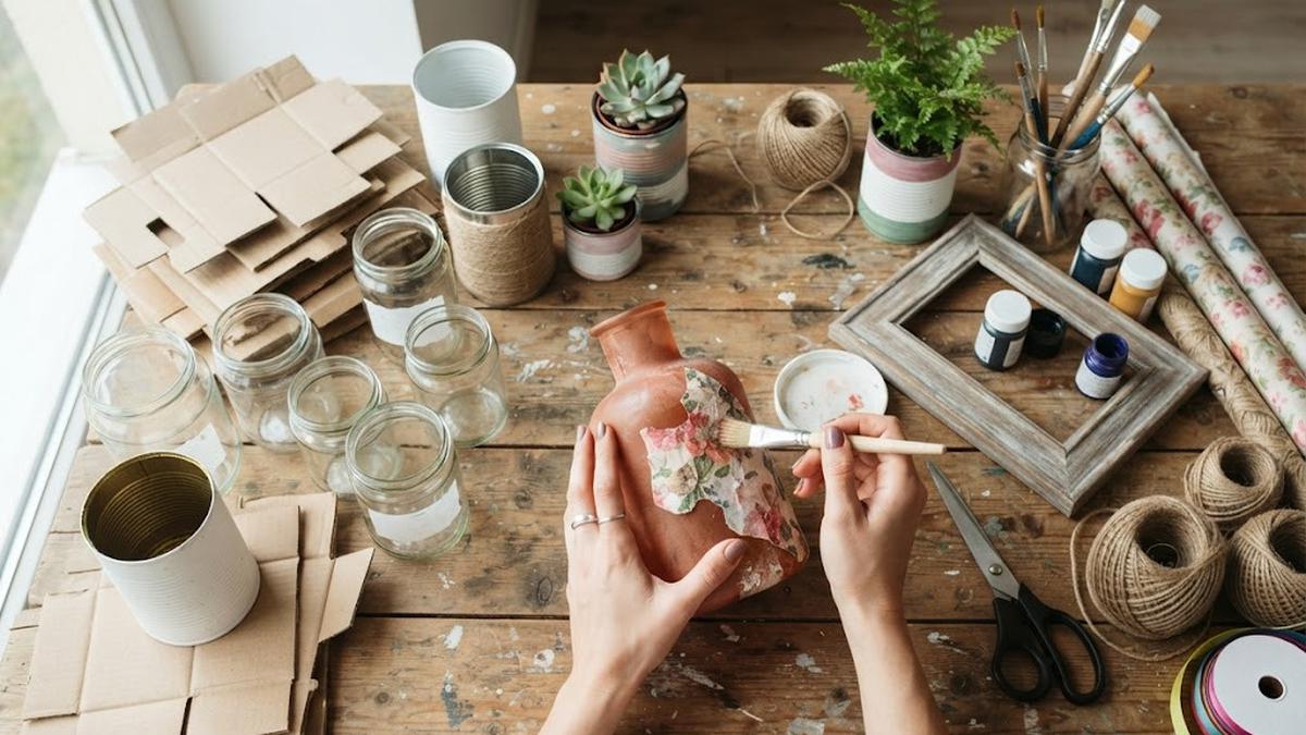 Ubah Limbah Plastik Jadi Furnitur dan Dekorasi Estetik