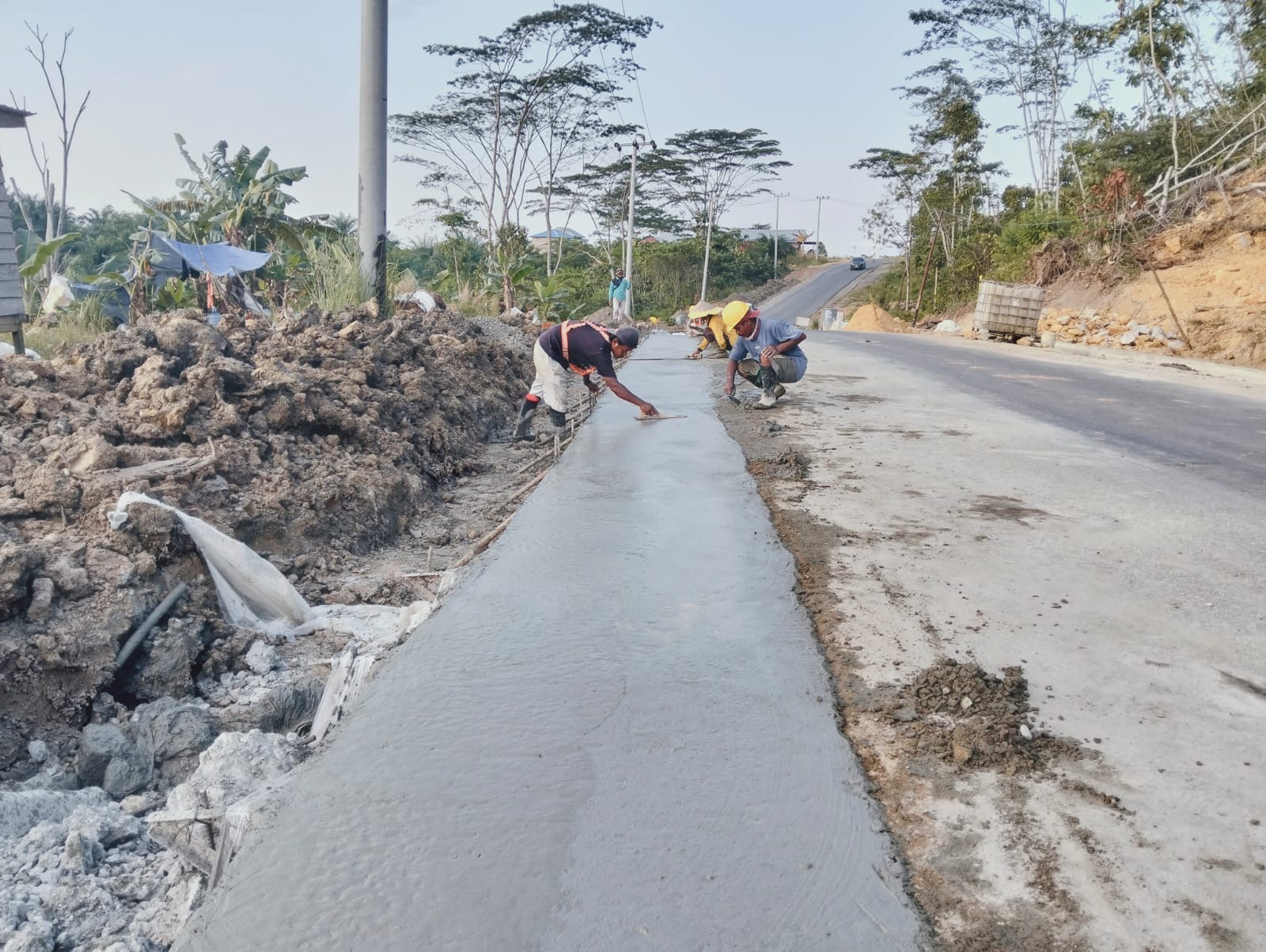 Dari Jalan Rusak ke Rigid Pavement: Cara Daerah Mempercepat Perbaikan Jalan