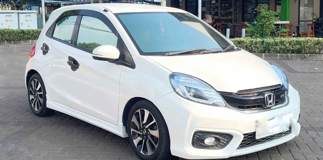 Daihatsu Ayla 1.0L vs Toyota Agya 1.2L: Mana LCGC Terhemat untuk Pembeli Pertama?
