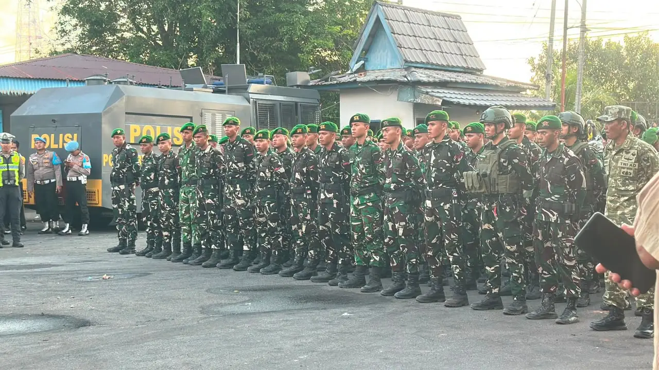 Ribuan Penambang Timah Protes, Kantor Terbakar dan Militer Jaga PT Timah Belitung