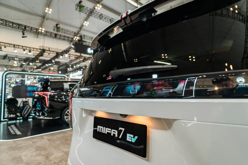 MPV Listrik Premium: Nyaman untuk Keluarga, Cepat Saat Mengisi