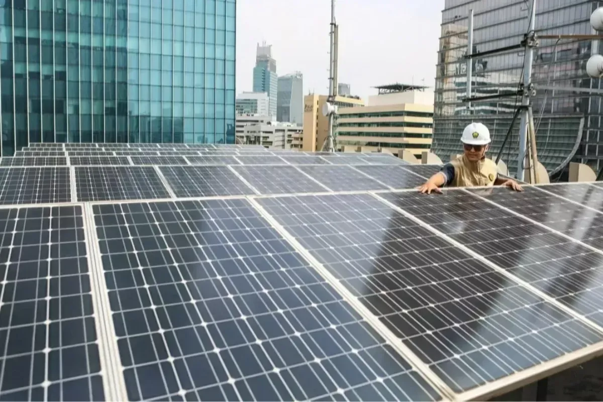 Enam Kendala Besar PLTS 100 GW dan Jalan Keluar yang Mulai Terbuka
