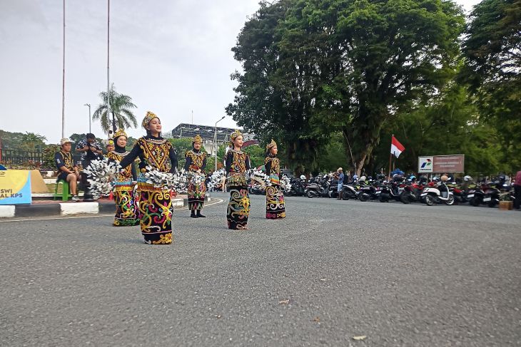 Lari Kreatif Padukan Olahraga Urban dengan Atraksi Seni Jalanan