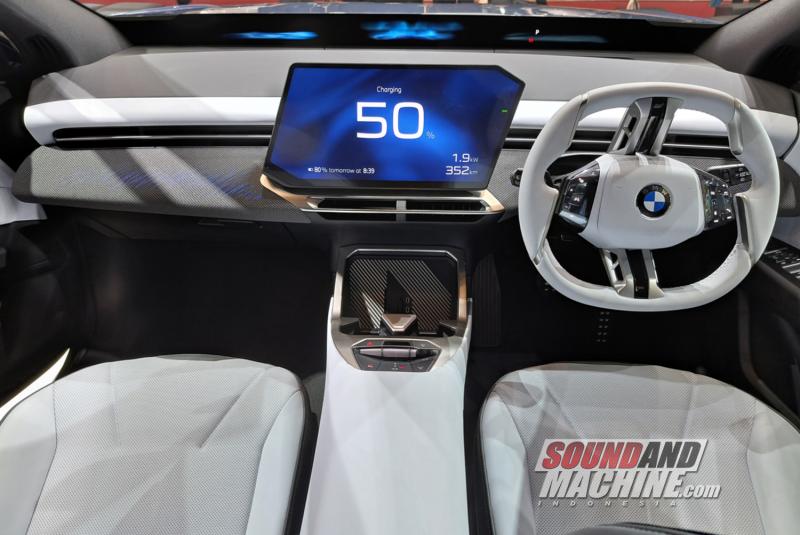BMW iX3 di GIIAS: Sedan Listrik Revolusioner Dua Varian