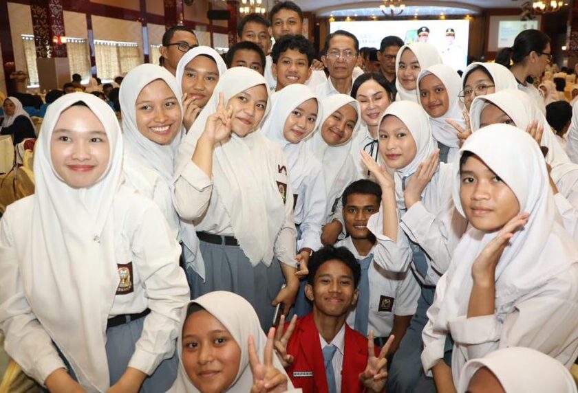 Dari Beasiswa hingga Seragam Gratis: Kota Menguji Seriusnya Komitmen pada Akses Pendidikan
