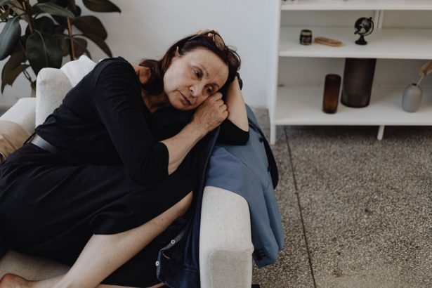 Parenting Fatigue pada Ibu Bekerja: Bedakan dari Burnout dan Pulihkan Diri