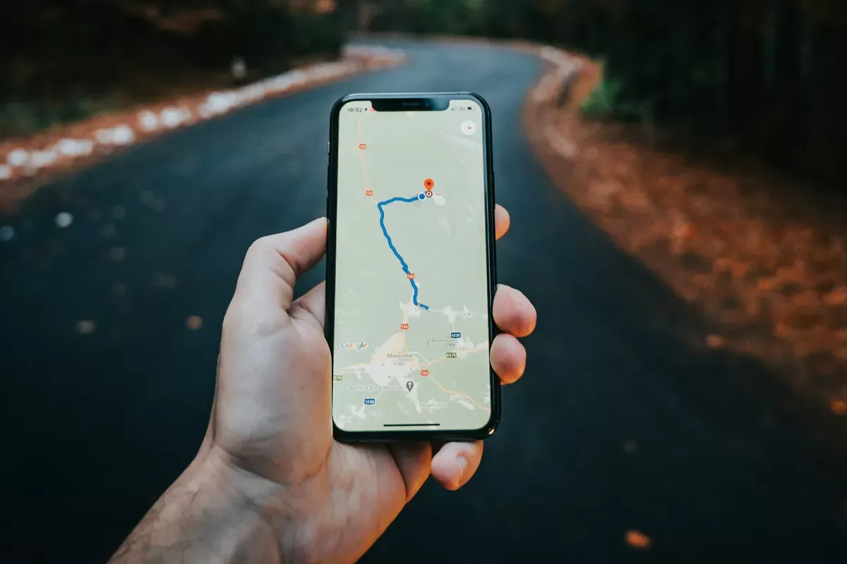 Pesan Makanan dan Hotel Langsung dari Maps dengan Ask Maps AI