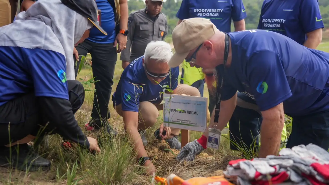 Kolaborasi Penanaman 400 Bambu Betung di Sei Nongsa Jaga Ketahanan Air Baku