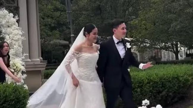 Pernikahan Selebriti di Luar Negeri dan Pesona Destination Wedding Outdoor