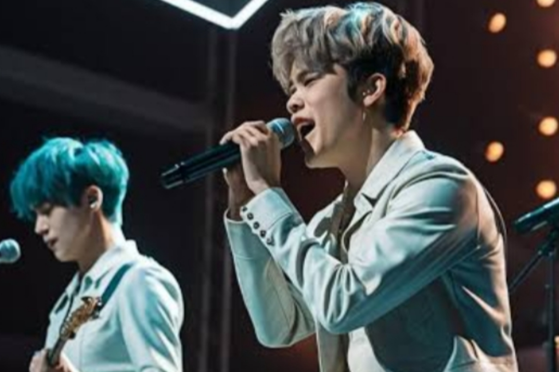 Hiatus Artis Pop dan Krisis Kesehatan Mental di Balik Panggung