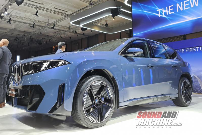 BMW iX3 di GIIAS: Sedan Listrik Revolusioner Dua Varian