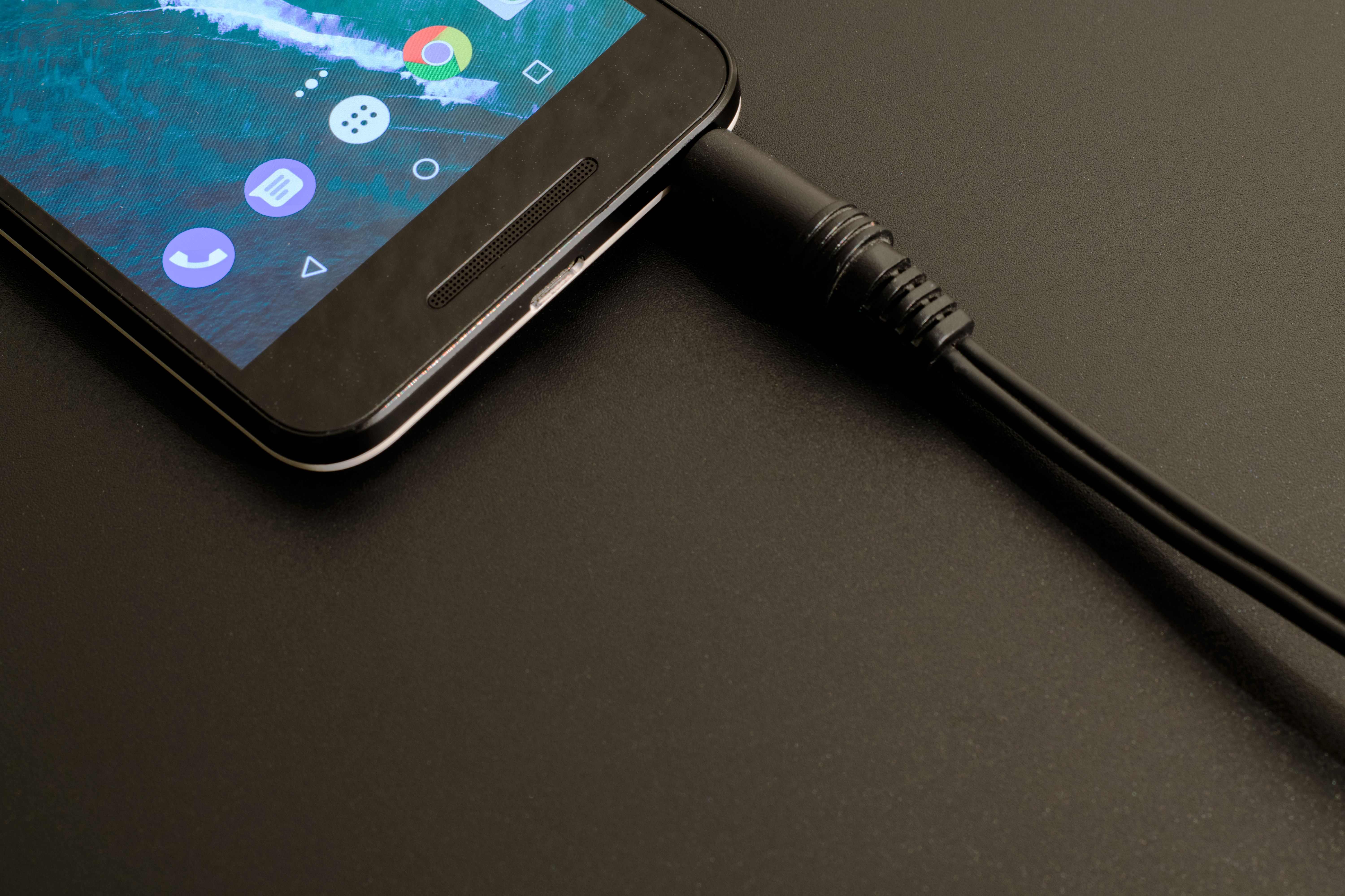 Mitos Fast Charging Merusak Baterai: Fakta Ilmiah dan Cara Aman