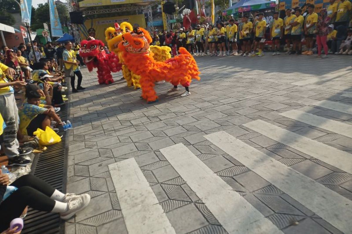 Lari Kreatif Padukan Olahraga Urban dengan Atraksi Seni Jalanan