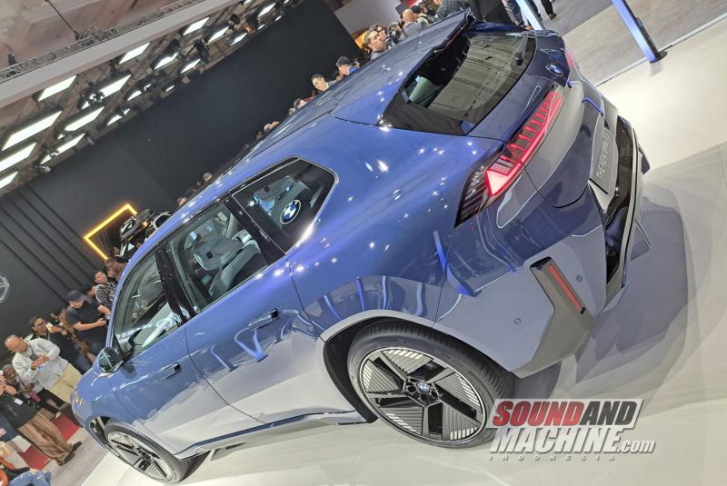 BMW iX3 di GIIAS: Sedan Listrik Revolusioner Dua Varian