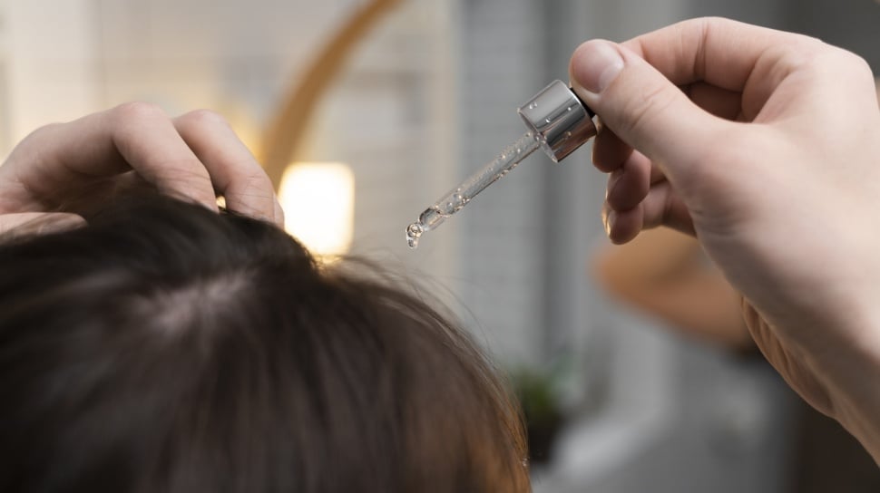 6 Serum Penumbuh Rambut Terbaik untuk Rambut Rontok Parah