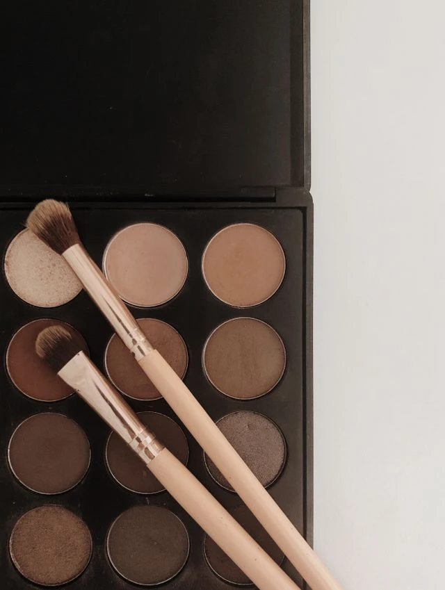 7 Eyeshadow Coklat Terbaik dari Brand Lokal untuk Semua Gaya