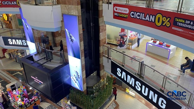 Ponsel Lipat Melejit, Apakah Era Smartphone Konvensional Usai?