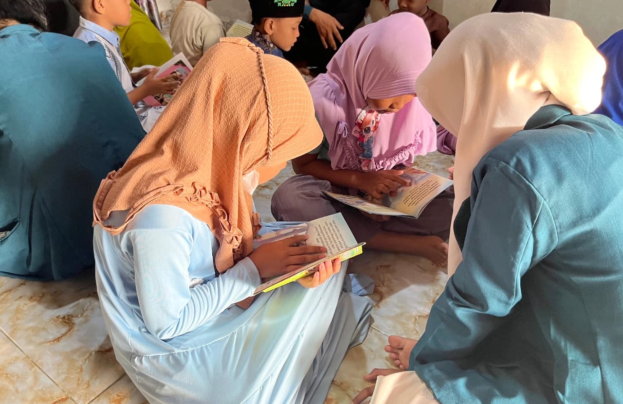 Mahasiswa KKN Menghidupkan Literasi Kreatif di Desa