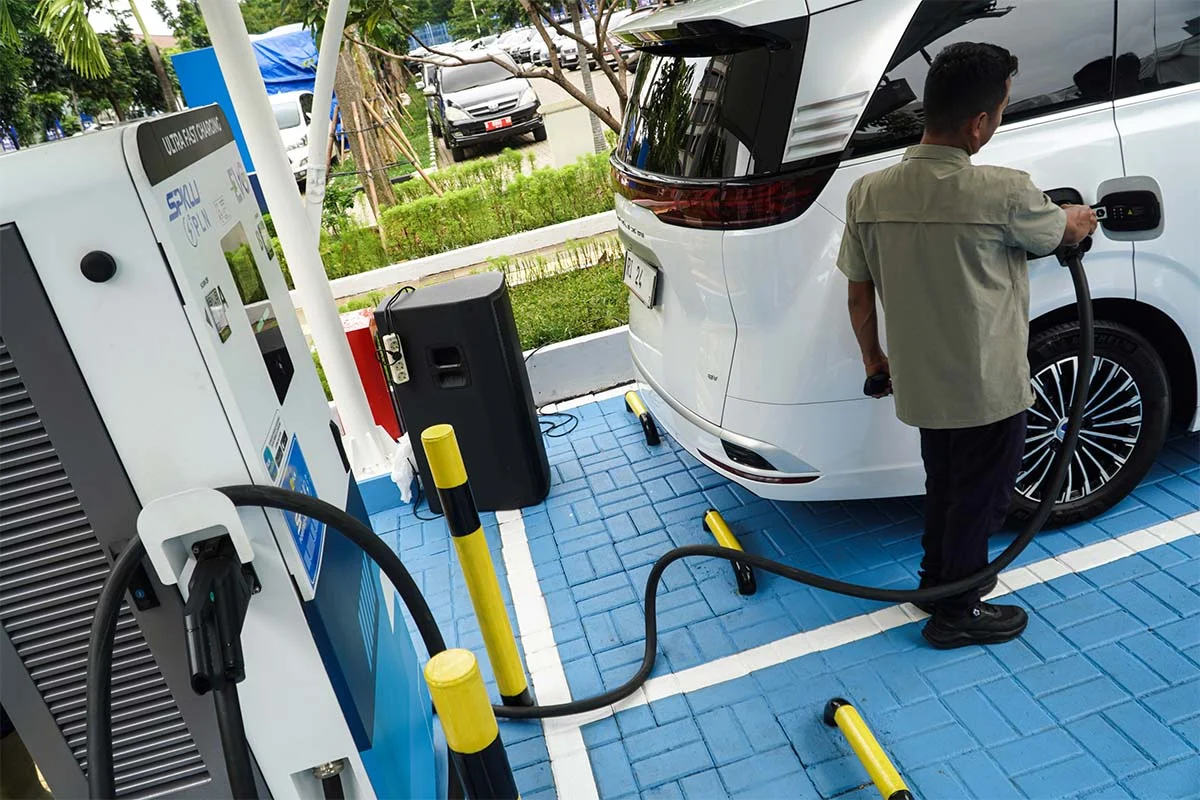 PHEV: Jembatan Praktis Menuju Mobil Listrik Penuh