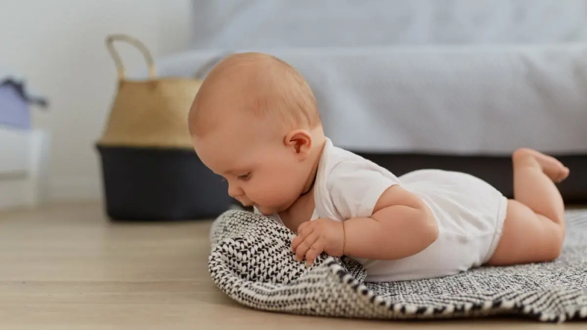 Posisi Tidur Bayi yang Aman: Telentang, Miring, dan Tummy Time