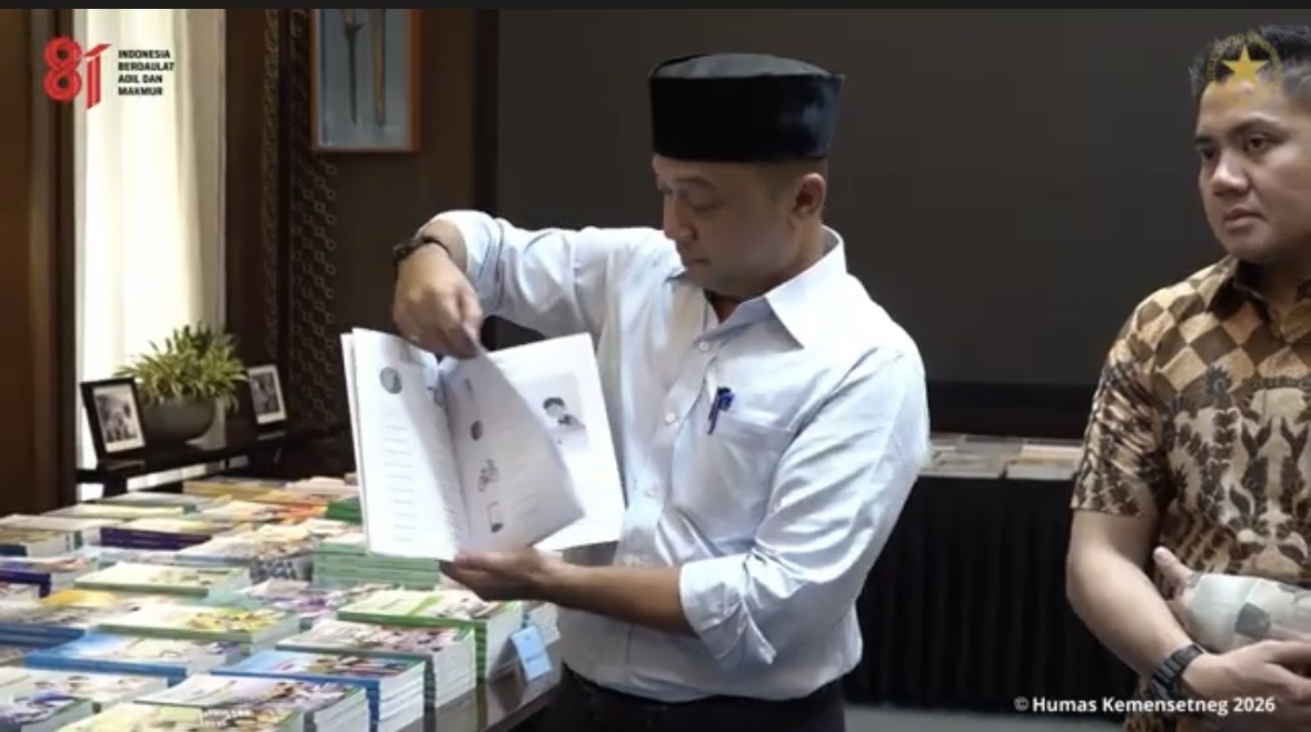 Pemerintah Rombak Standar Buku Pelajaran: Jangan Hanya Ganti Sampul, Tapi Ganti Cara Pandang
