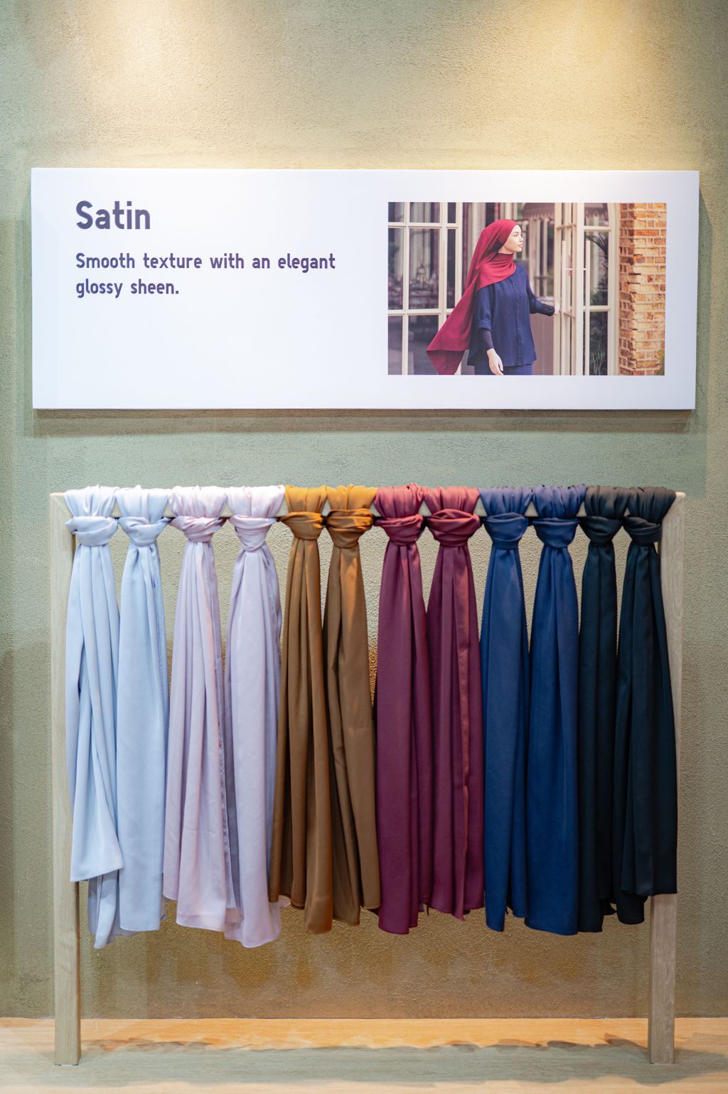 Panduan Lengkap Hijab UNIQLO: Pilih Bahan Tepat untuk Setiap Aktivitas dan Iklim