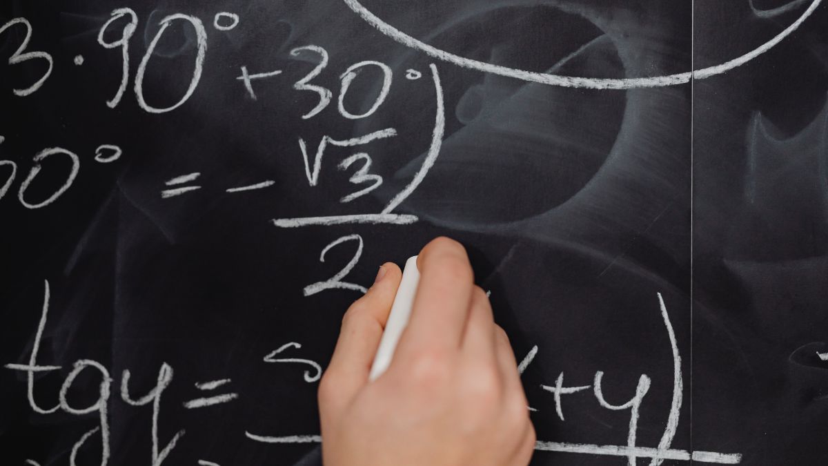 5 Alat AI Terbaik untuk Mahasiswa yang Mau Belajar Serius