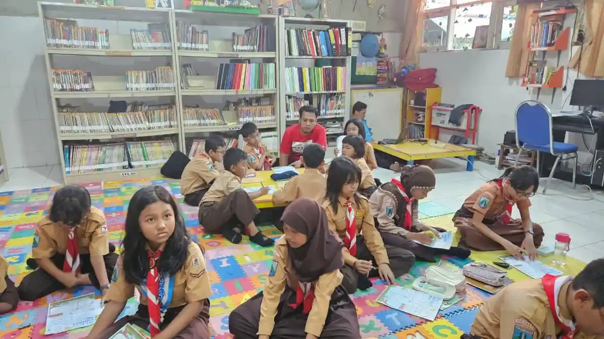 Menghilangkan Bias dari Buku Pelajaran: Reformasi Konten dari Kelas ke Kebijakan