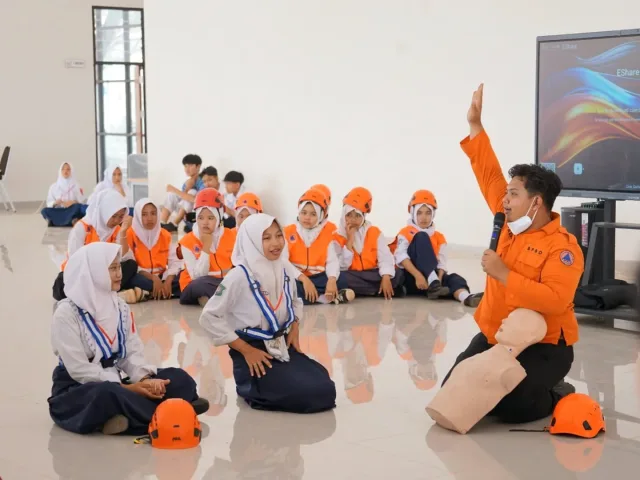Simulasi Bencana di Sekolah: Latihan Praktik yang Mengubah Cara Siswa Melihat Risiko