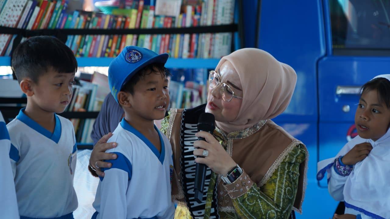 Belajar Membaca di Taman: Saat Literasi Anak Dipindah ke Ruang Terbuka