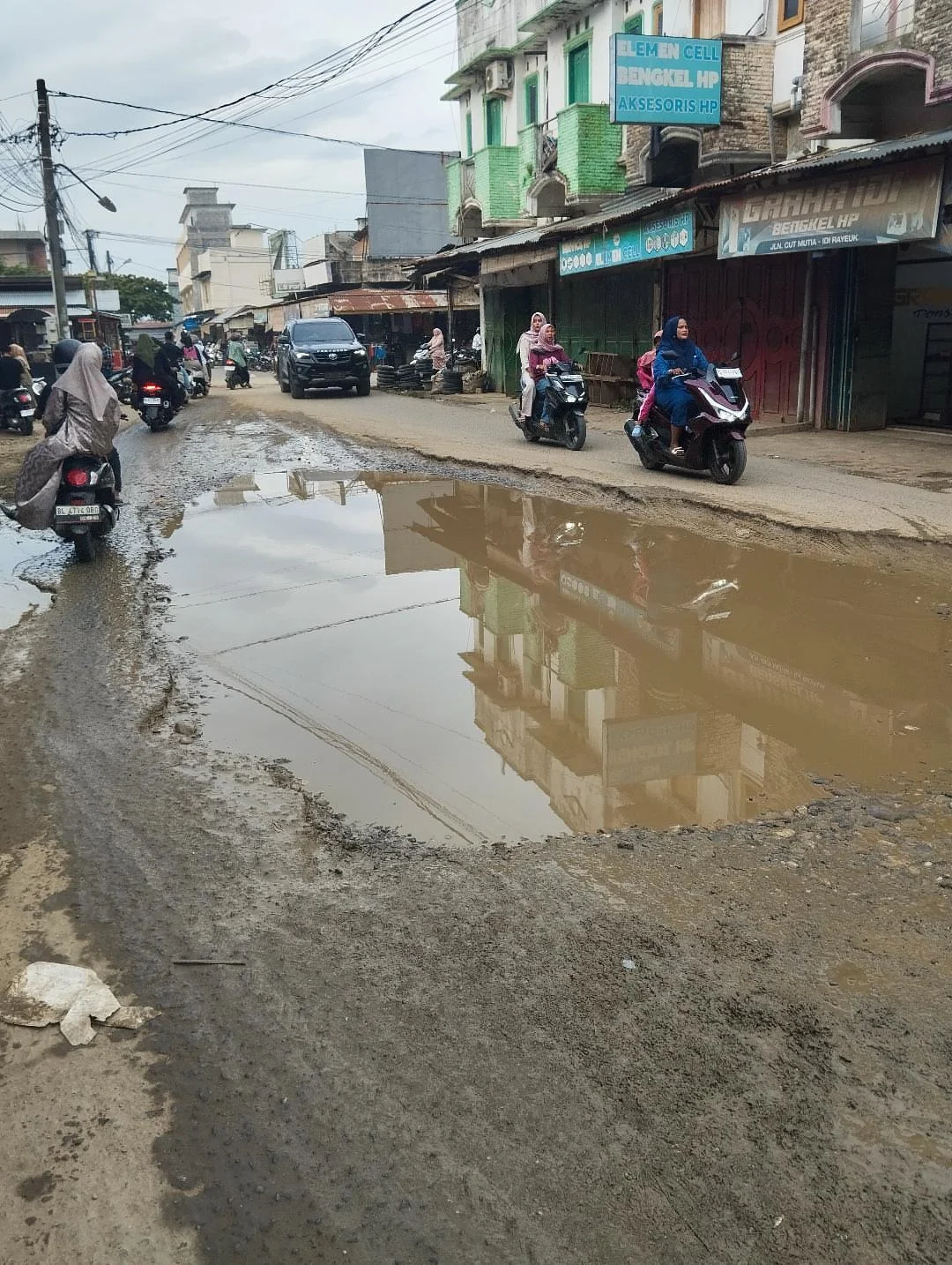 Jalan Rusak Parah di Pedesaan dan Krisis Aksesibilitas Warga