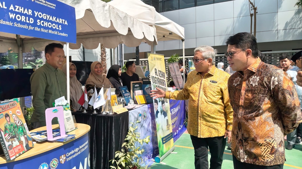 Dari Jalan Kaki 7 Kilometer hingga Beasiswa: Komunitas Membuka Akses Pendidikan Anak Kurang Mampu