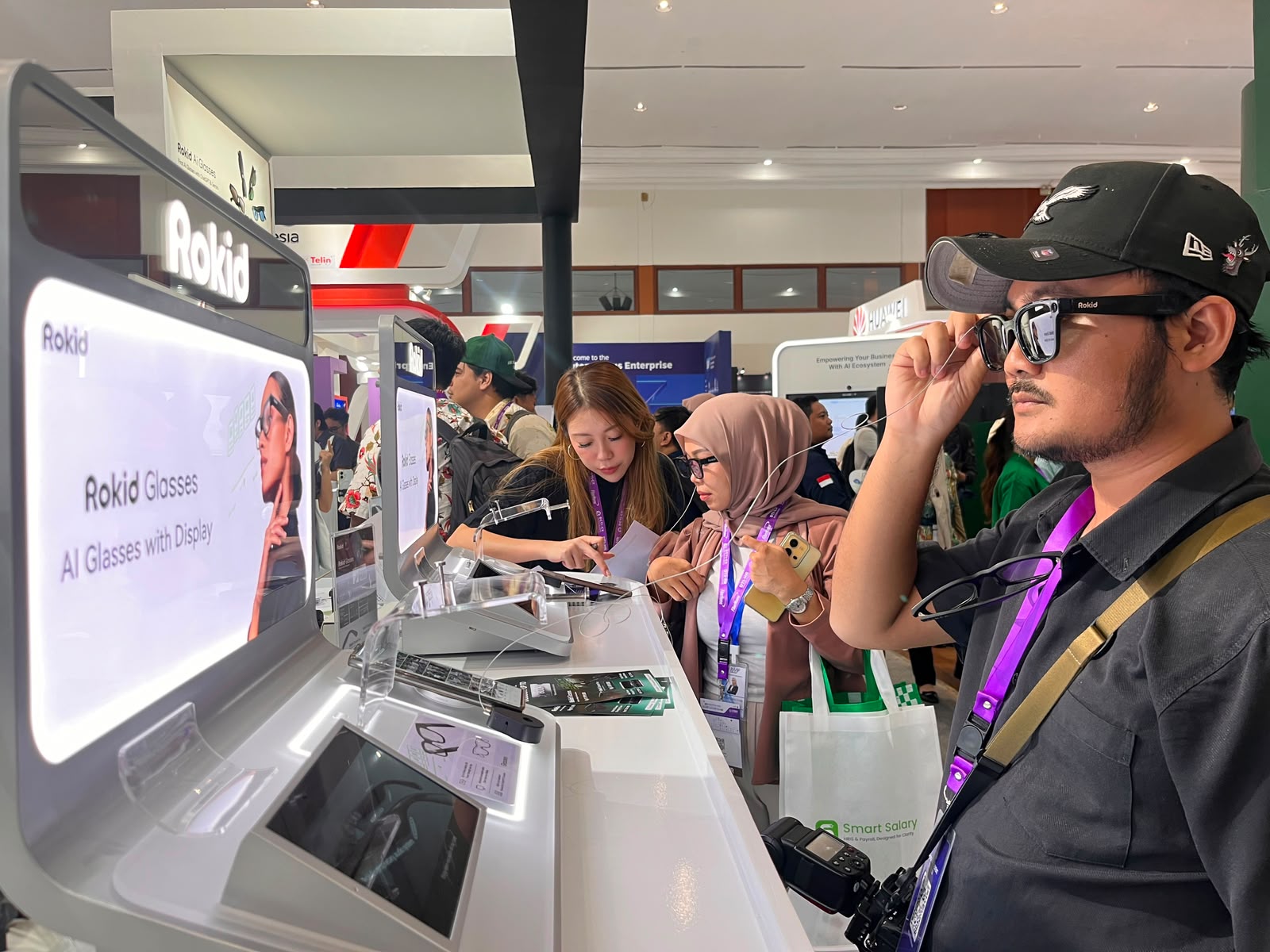 Kacamata Pintar AI Rokid: Penerjemah Instan dan Asisten Kerja di Wajah Anda