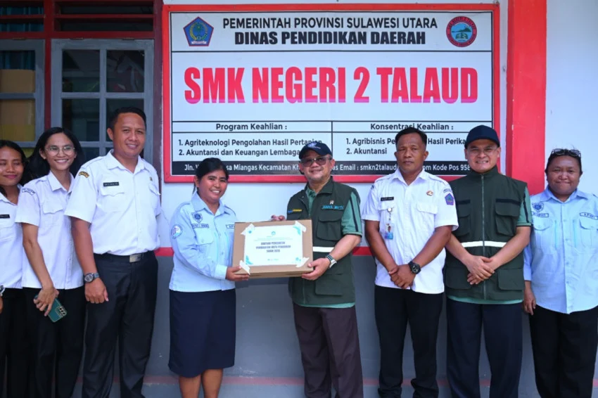 Distribusi Laptop ke Sekolah Terpencil: Langkah Nyata Pemerataan Pendidikan Digital