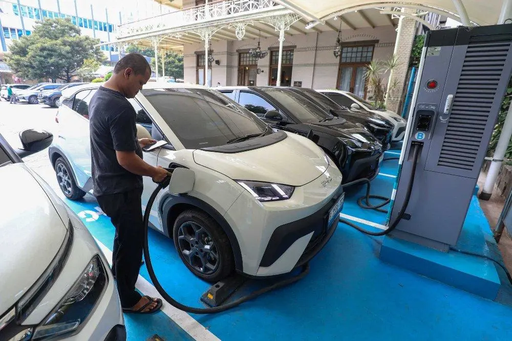 Sistem Penyimpanan Energi Baterai DRMA: All-in-One untuk EV dan Rumah