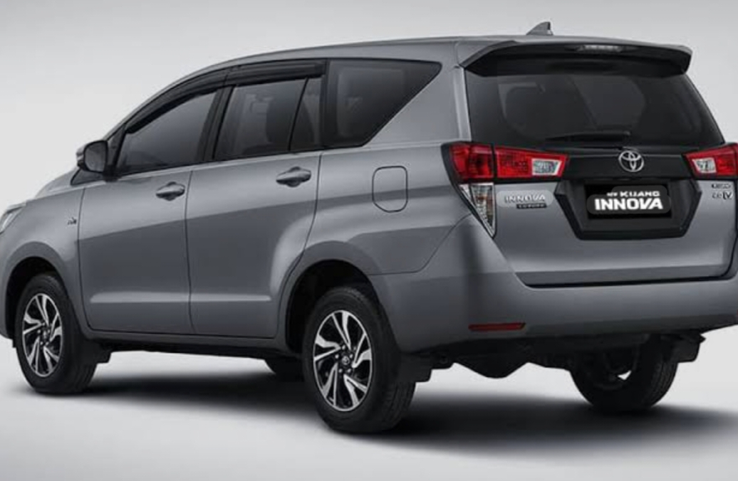 Innova Reborn vs Innova Standar: Mana MPV Keluarga yang Lebih Masuk Akal?
