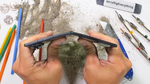 Galaxy Z Fold8 Disiksa Ekstrem: Seberapa Tangguh Engsel dan Layarnya?