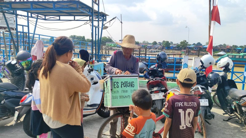 Es Potong Jadul: Sepeda Tua, Pelanggan Setia