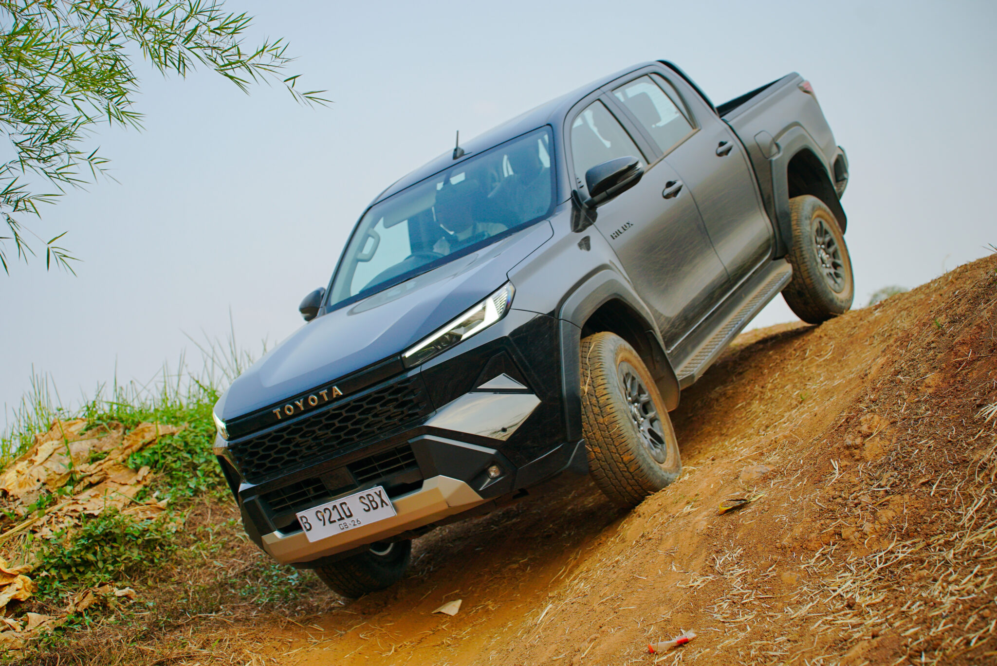 Review Toyota Hilux Generasi 9: Cyber Sumo untuk Kerja dan Gaya