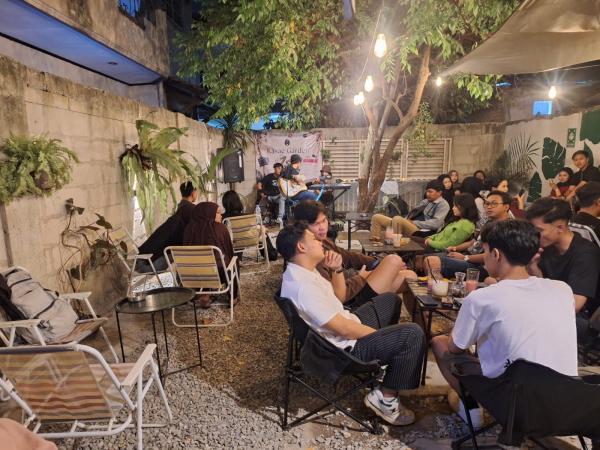 Cermin, Rustic, dan Nuansa Korea: Rumus Desain Kafe Viral