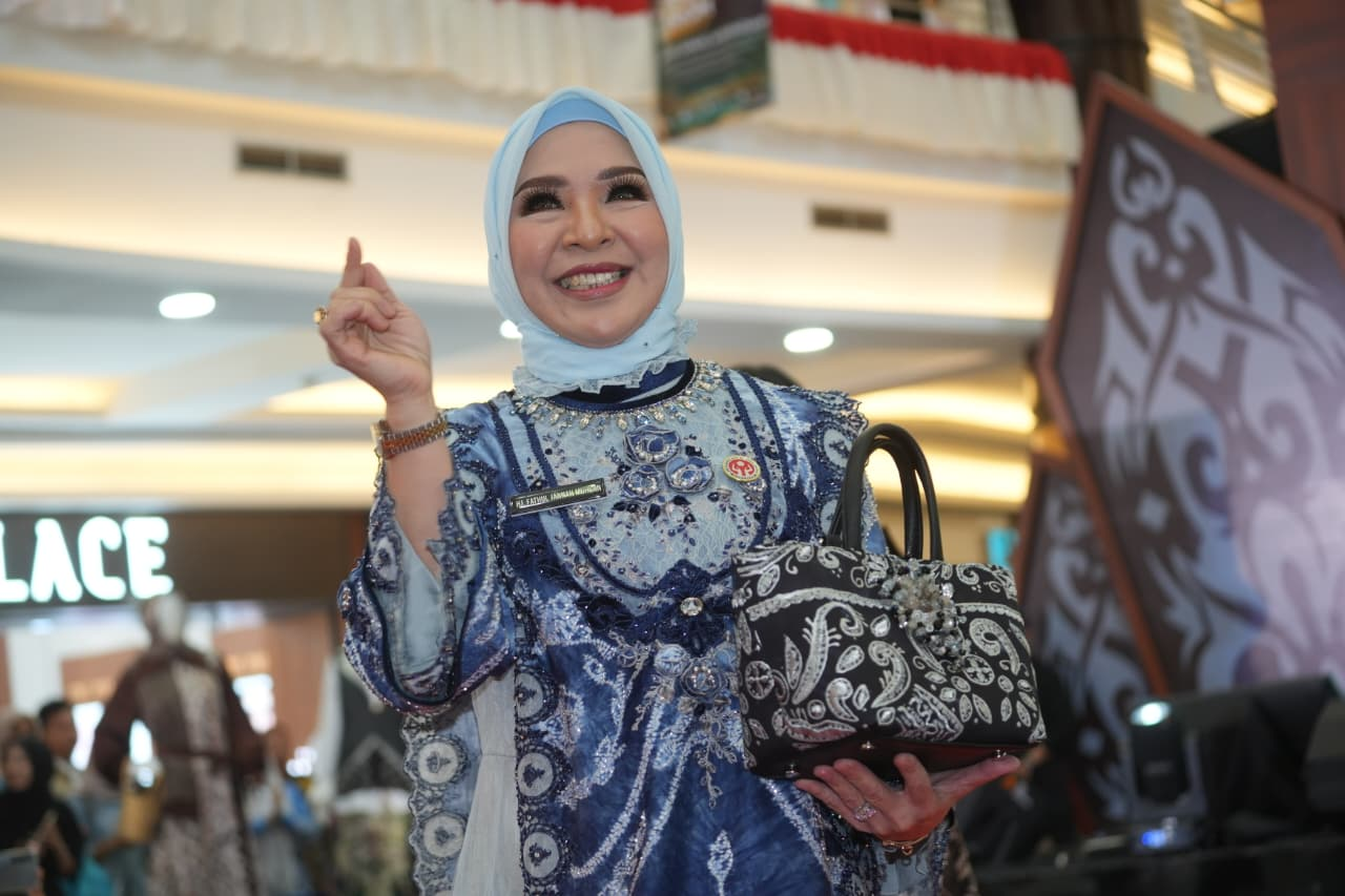 Pamor Borneo dan Eco Wastra: Momentum Baru Wastra Nusantara