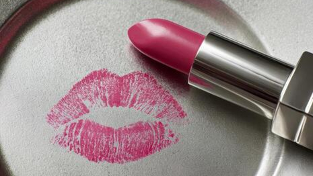 Lipstik Matte Terjangkau untuk Bibir Kering: 4 Pilihan Andal di Bawah 100 Ribu